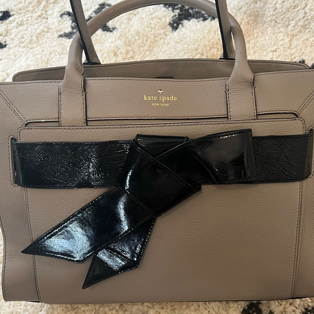 Kate Spade Valley Rosa Tote in Gray Leather with Black Patent Leather Bow